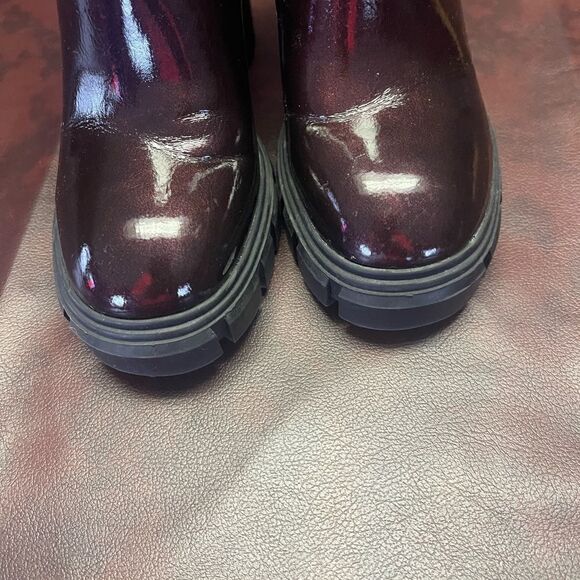 Gbg platform chukka boots, shiny burgundy size 6 - Picture 10 of 13